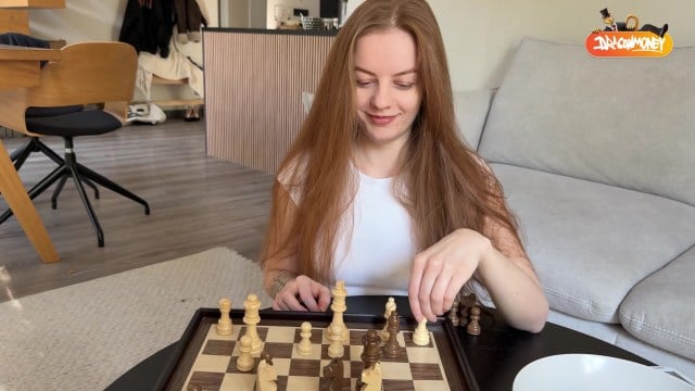 Мда, хуёво ты играешь в шахматы, подруга